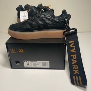 Ivy Park/ Adidas Super sleek 72. Black. Size 6 Womens. New With Tags.